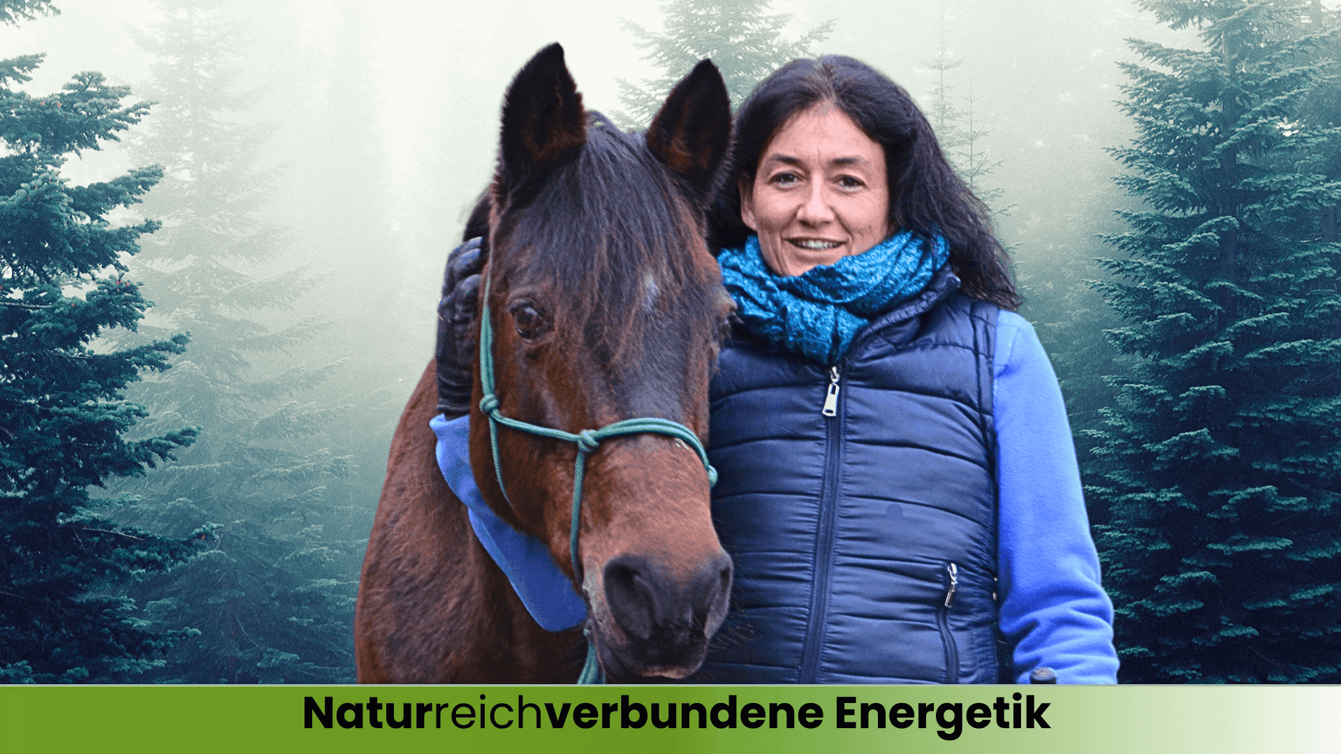 Marianne mit Pferd Momo vor dem Nebelwald