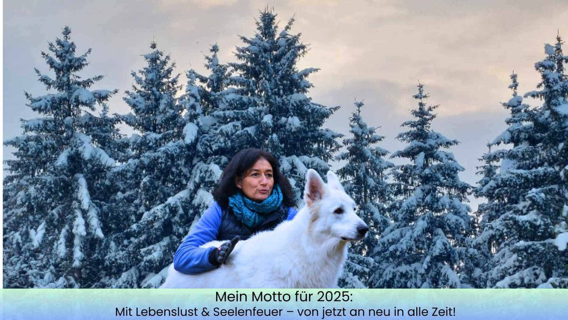 Marianne mit weissem Schäferhundrüden vor dem Schneewald