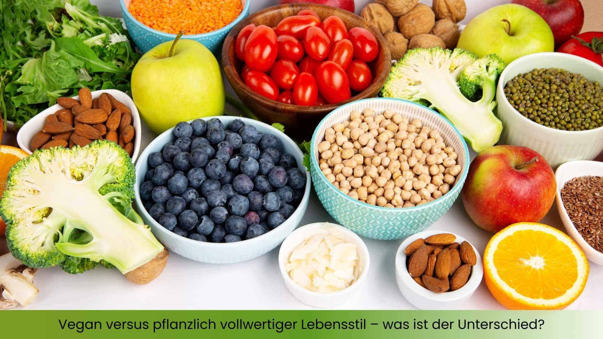 Ein Tisch voller veganer pflanzlich vollwertiger Nahrungsmittel kunterbunt